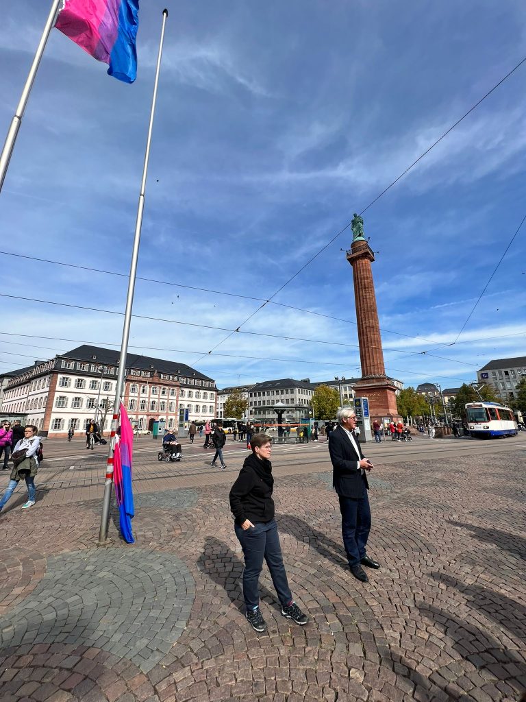 Bisexuellenflagge auf dem Luisenplatz